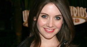 Alison Brie Akan Bermain di Film Komedi How to Be Single