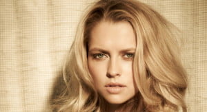 Teresa Palmer Akan Main Di Remake Film Point Break